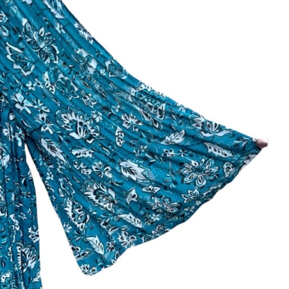 Woman Within NWOT Embellished Pleated Blouse Blue Floral Flare Sleeve Plus 18/20 - Picture 4 of 8